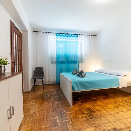 Viki Apartment *