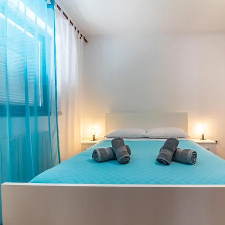 Viki Apartment *