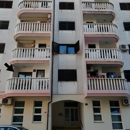 Apartment Viki *